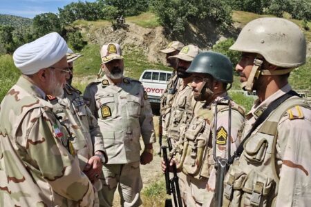 نماینده ولی‌فقیه در کردستان از پاسگاه‌های مرزی مریوان بازدید کرد