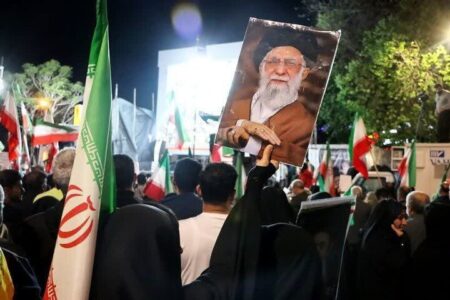 هشتاد و دومین اجتماع مردم نراق برای لبیک به فرمان مقام معظم رهبری