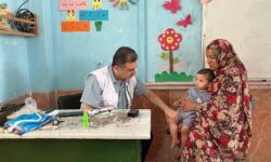 ویزیت رایگان ۳۱۰ نفر در میناب به مناسبت هفته سلامت