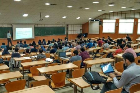 کلاس‌های دانشجویان تحصیلات تکمیلی حضوری می‌شود