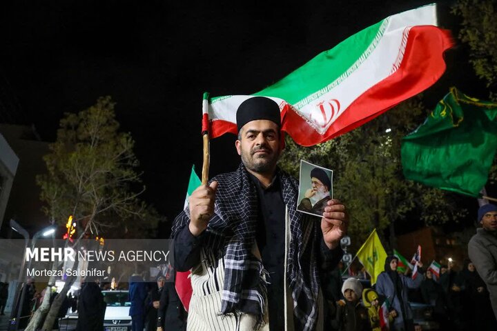 ۷۰ شب بعثت ملی؛ حماسه پرچم‌گردانی در بام ایران ادامه دارد