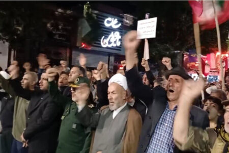 خیابان های سلماس به سنگر حمایت از انقلاب و رهبری تبدیل شده اند